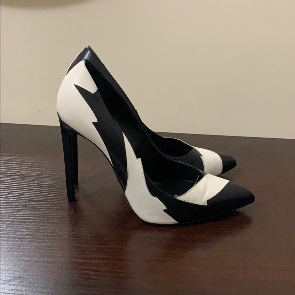 Saint Laurent Black and White Pumps SZ 37.5